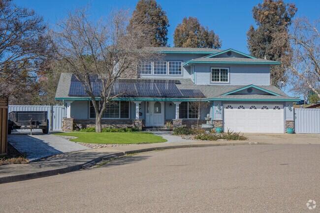 Three Fountains is full of beautiful ranch style architecture, some of the larger estates truly capture the ranch aesthetic.