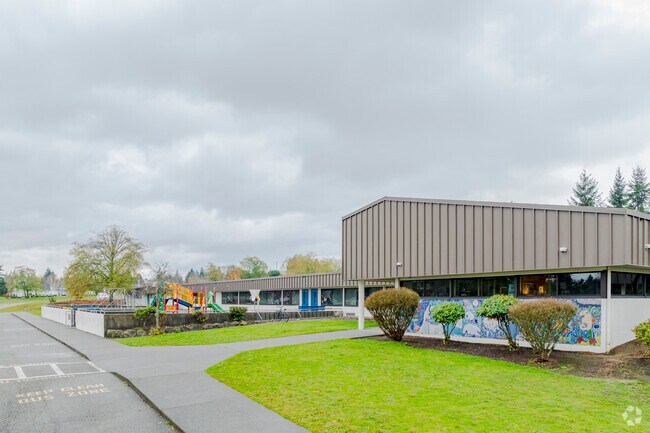 Side area of Point Defiance Elementary School.