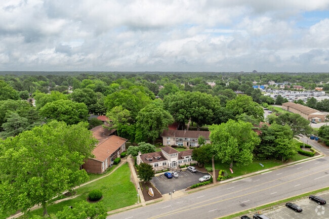 Peninsula Grove, Hampton, VA 23666 - photo 3