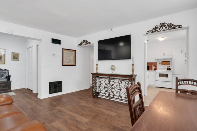 121 W Hall St unit C, Savannah, GA 31401 - photo 5