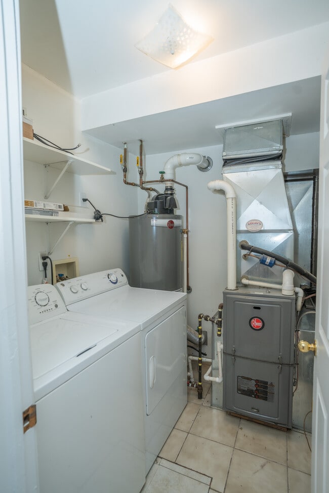 23060 Berdeno Ave, Hazel Park, MI 48030 - photo 4