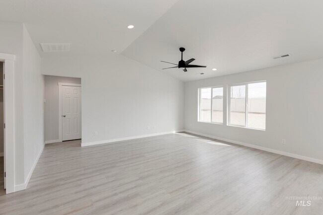 18152 N Azalea Ave, Nampa, ID 83687 - photo 4