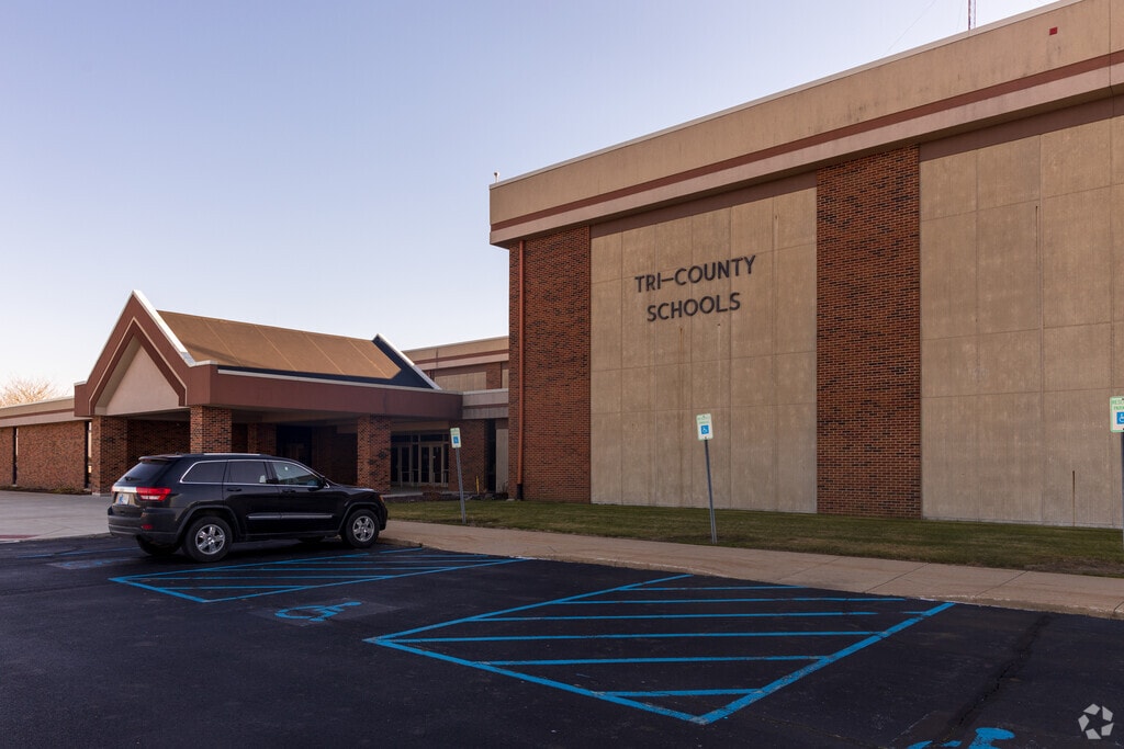 Tri-County Jr.-Sr. High School provides education in the neighborhood of 
Carpenter.