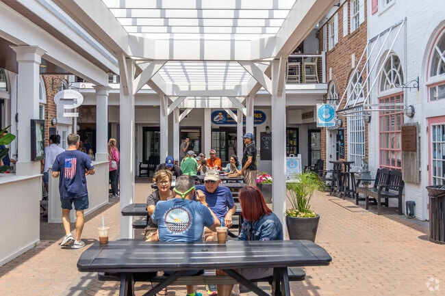 There are many dining options you can walk to from anywhere in Stone Harbor.