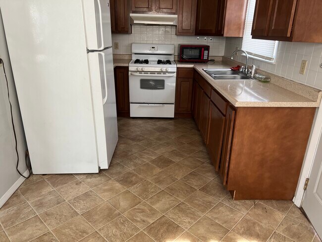 1616 Bryan St unit 1614 unit 2b, Normal, IL 61761 - photo 4