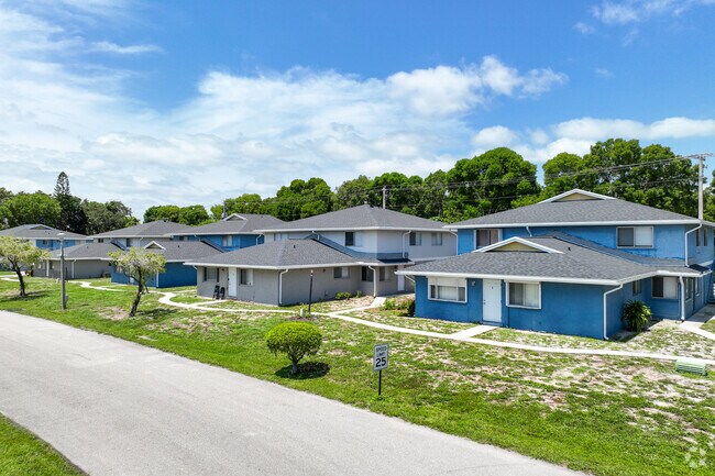 Ranch style homes lining up on the streets of Mangonia Park neighborhood.