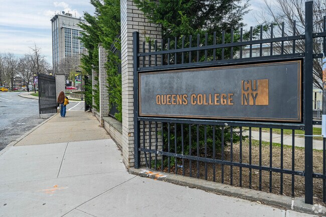 College Students from Kew Gardens Hills often take Queens College as a great option.