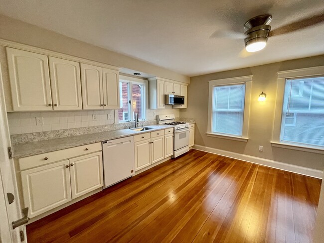 Eat in kitchen!