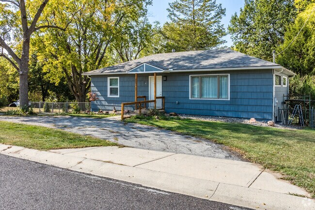 Ranch style homes are commonly found in the North Overland Park Hills neighborhood.