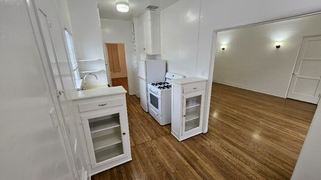 1425 Echo Park Ave unit 8, Los Angeles, CA 90026 - photo 5