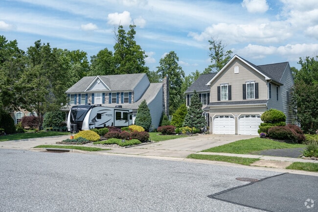 Many of the homes in Hollywoods are new traditionals.