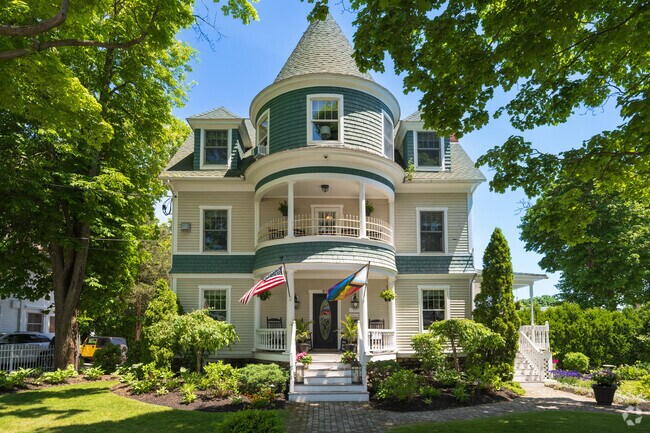 Victorian home navigates through time in Ogunquit.