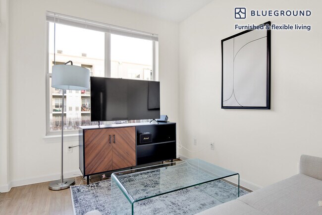 333 Great River Rd unit FL3-ID534, Somerville, MA 02145 - photo 2