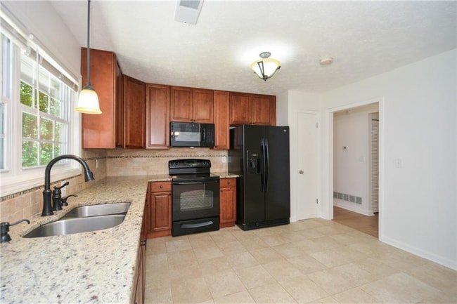 3237 Creek Hollow Dr, Marietta, GA 30062 - photo 4