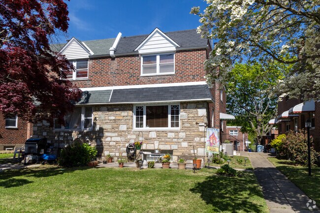 Stone & Brick twin homes are a common home type in Mayfair.