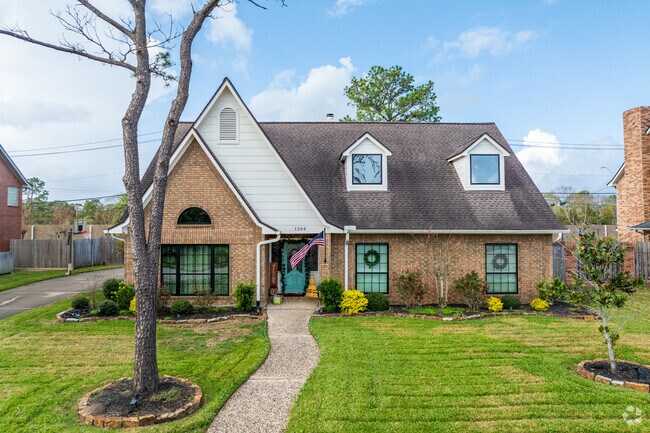 The median home price in the Friendswood area is around $330,000.