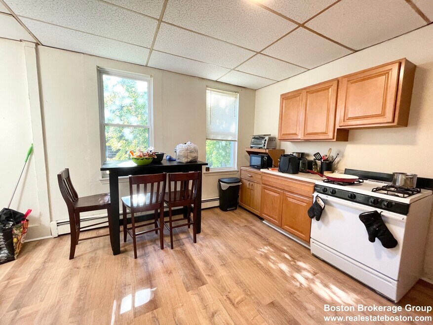 1572 Tremont St unit 2, Roxbury Crossing, MA 02120 - photo 1