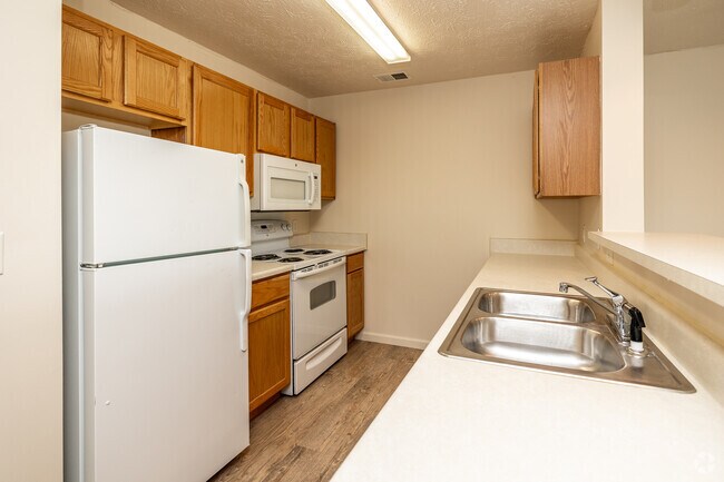 Cross Creek Apartment Homes, Davenport, IA 52807 - photo 4