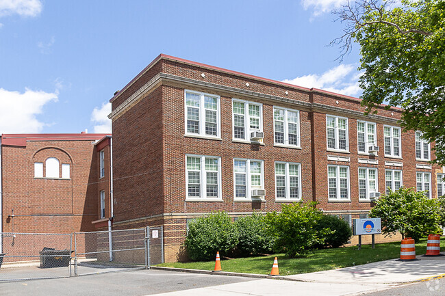 The Abram P Morris School has 625 students.