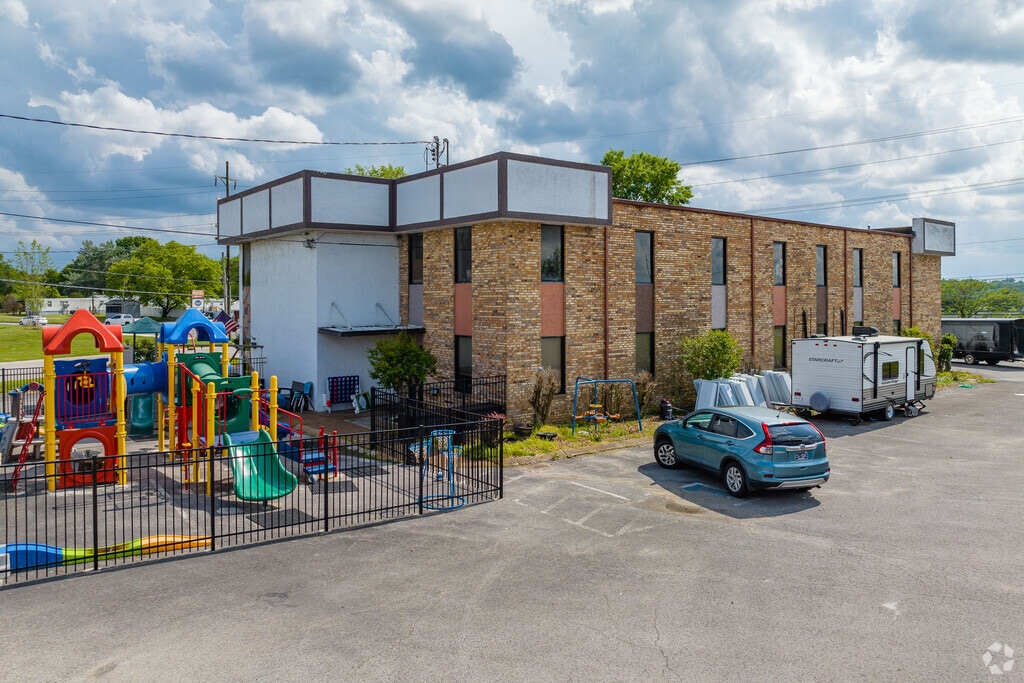 Family Christian Academy offers services such as graduation programs in Old Hickory.