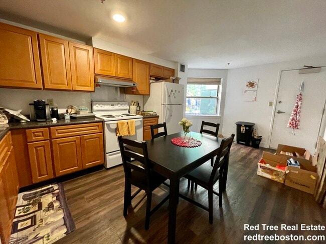 1 Pine St unit B, Boston, MA 02111 - photo 4