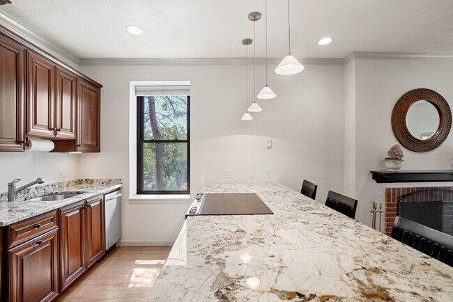 239 W Newton St unit 4, Boston, MA 02116 - photo 2