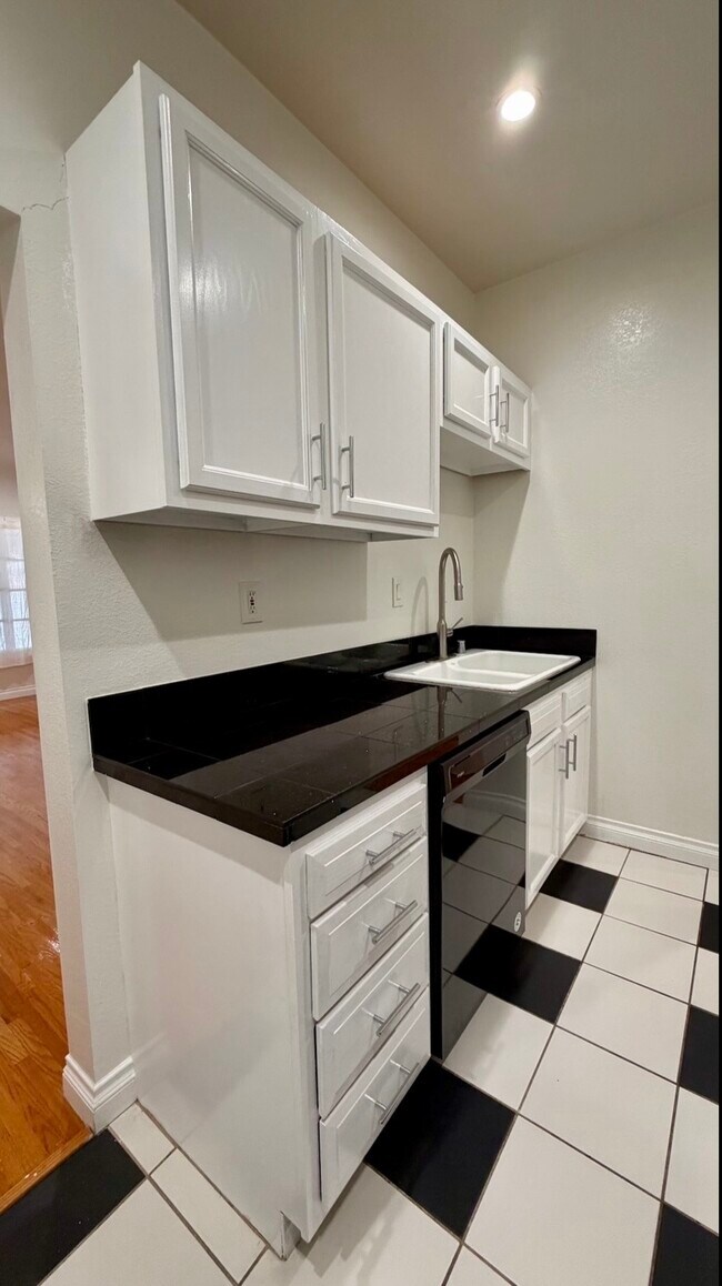 422 N Spaulding Ave unit L422, Los Angeles, CA 90036 - photo 7