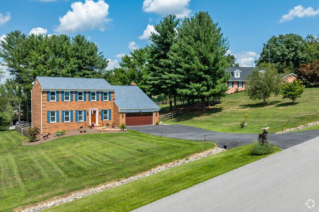 You'll find many colonial style home scatter through Mount Aetna.