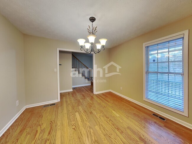 5110 Salem Dr, Stone Mountain, GA 30087 - photo 5