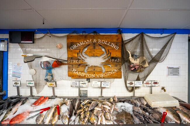 Graham & Rollins Hampton Seafood Market has fresh catch and crabs in Old North Hampton.