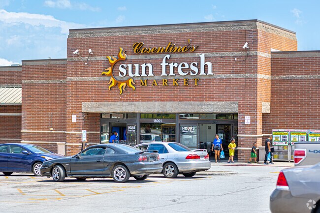 Sun Fresh Market anchors the Arrowhead Shopping Center in Ripley.