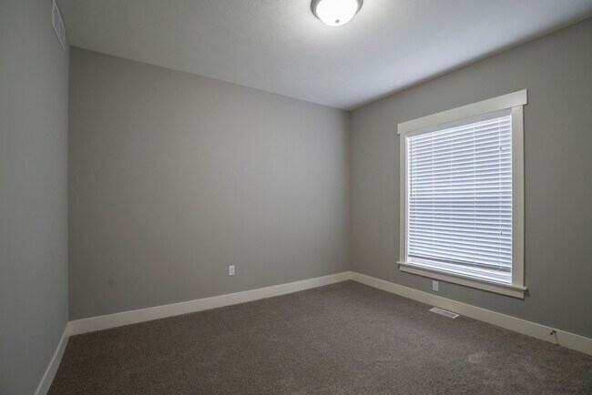 616 4th St NW unit 1, Grand Rapids, MI 49504 - photo 6