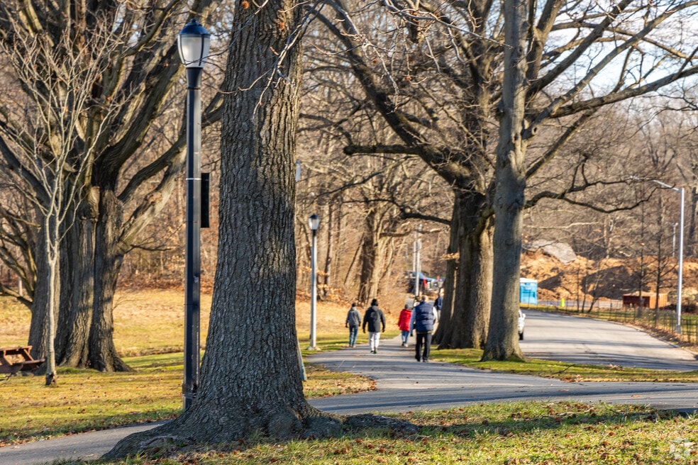 Neighborhood_Holliswood_062623_FINAL