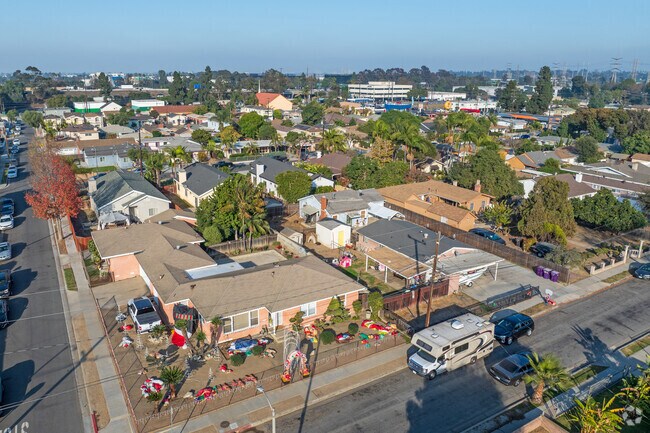 Homes are tightly packed on narrow streets in Arlington.