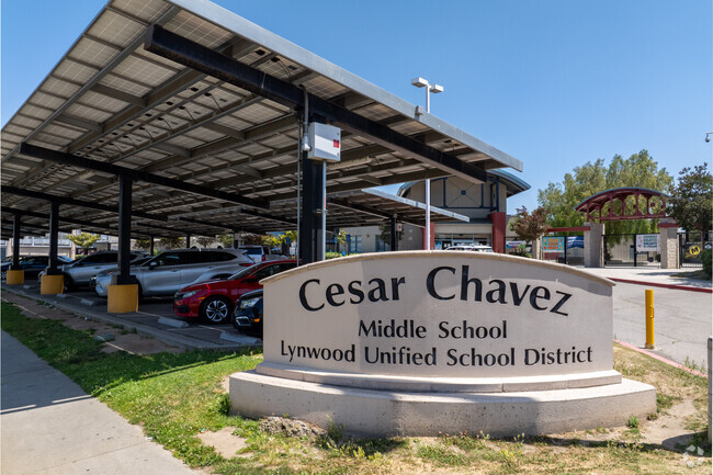The school is part of the Lynwood Unified School District.