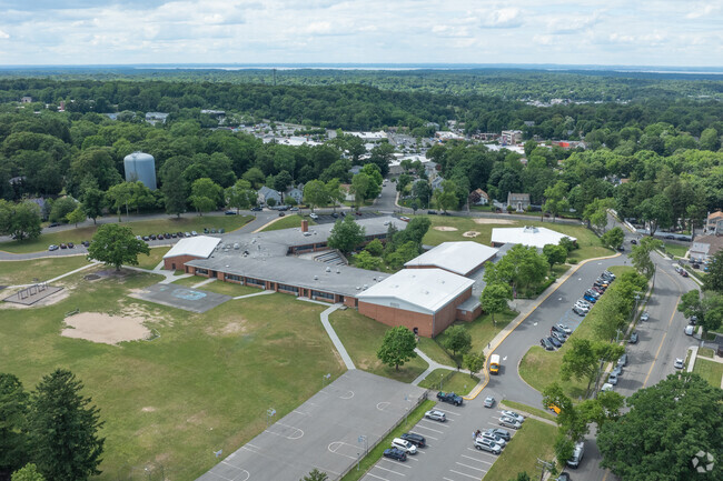Jack Abrams Stem Magnet School sits right in the middle of the Huntington city region.