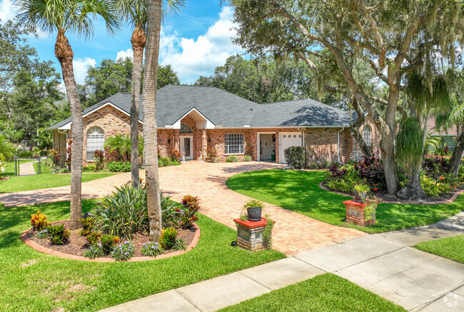 Colorful single family residneces with lush lawns are a common sight in Broken Bow Estates.