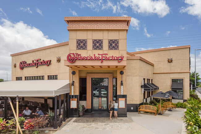 Ocean Pointe residents can head up the road to Ka Makana Ali'i for popular chain restaurants.