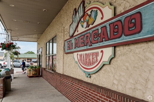El Mercado is an important resource for many Hispanic people throughout Georgetown.