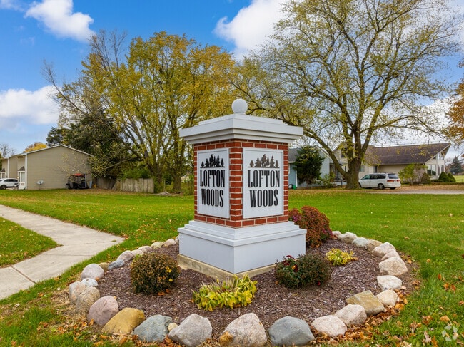 Welcome to Fort Wayne's Lofton Woods.