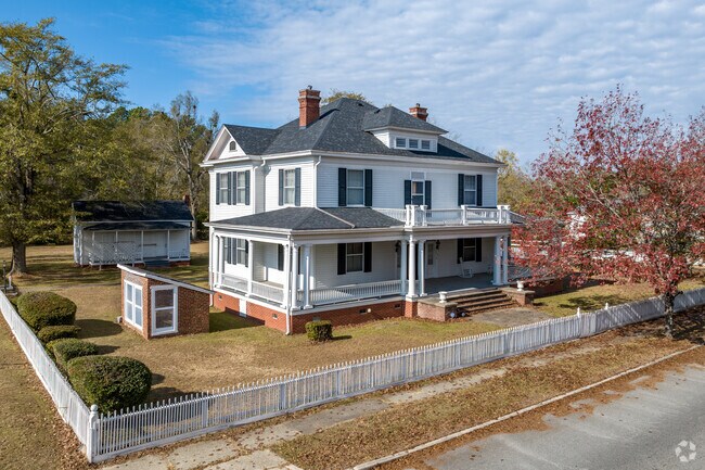 You can also find homes in Kershaw that date back to the early 1900s.