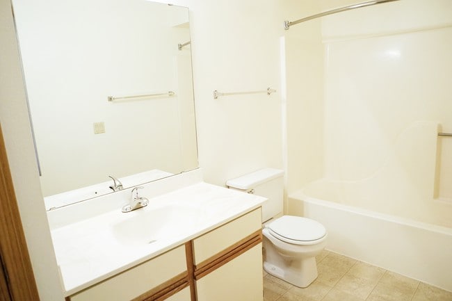 Oakbridge Court Apartments, Madison, WI 53717 - photo 5