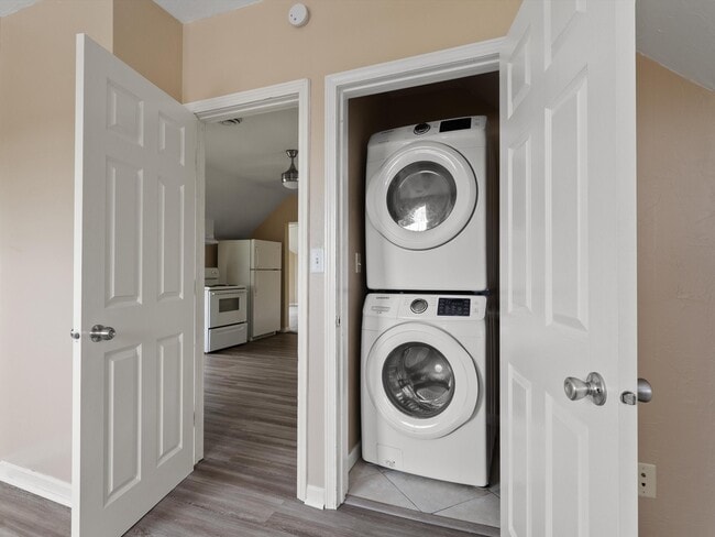 720 Pine St unit Upper, Manitowoc, WI 54220 - photo 7