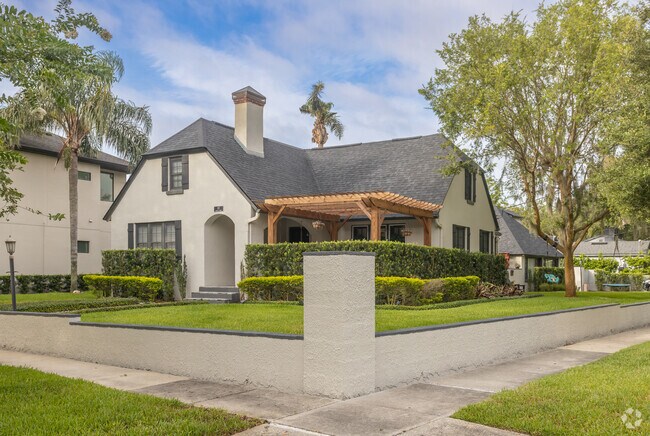 Mission Style And Modern Mission Style Have Become Popular In Lake Como.