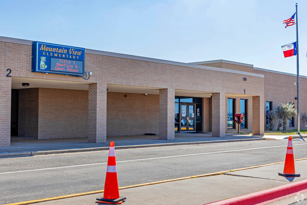 Mountain View Elementary educates around 830 students in grades PreK, K-5.
