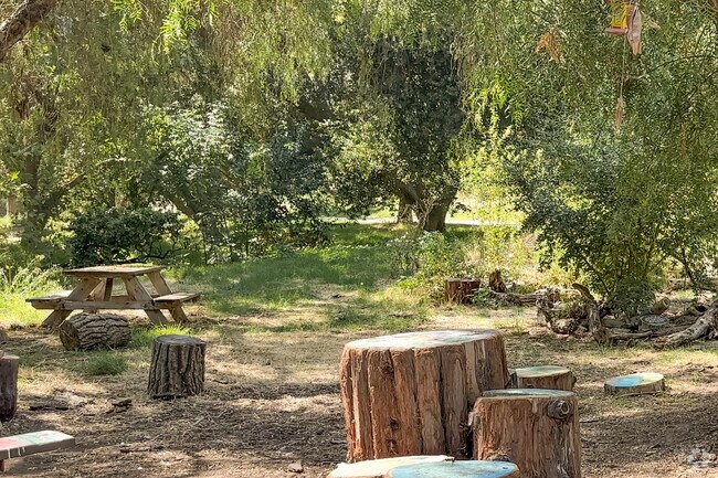 Fullerton's Hiltscher Park has picnic benches.