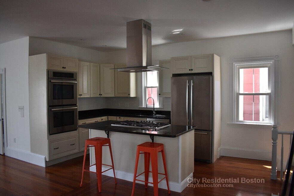 693 E 6th St unit 2, Boston, MA 02127 - photo 1