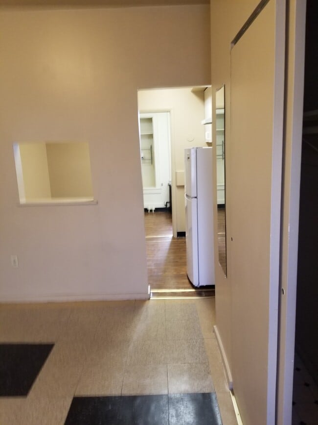 1226 W Allegheny Ave unit 1226 2 fRONT, Philadelphia, PA 19133 - photo 5