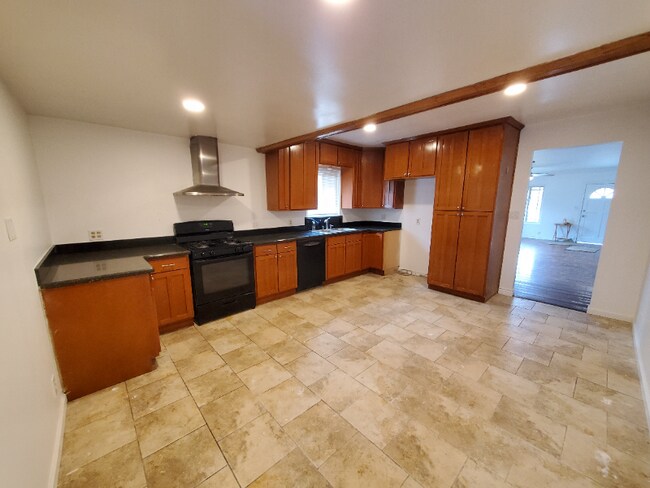 2730 Lime St unit A, Riverside, CA 92501 - photo 2