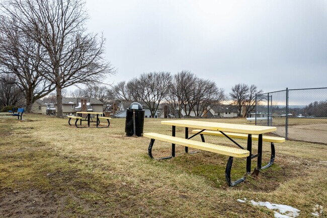 Hitchcock Elementary School has picnic tables.